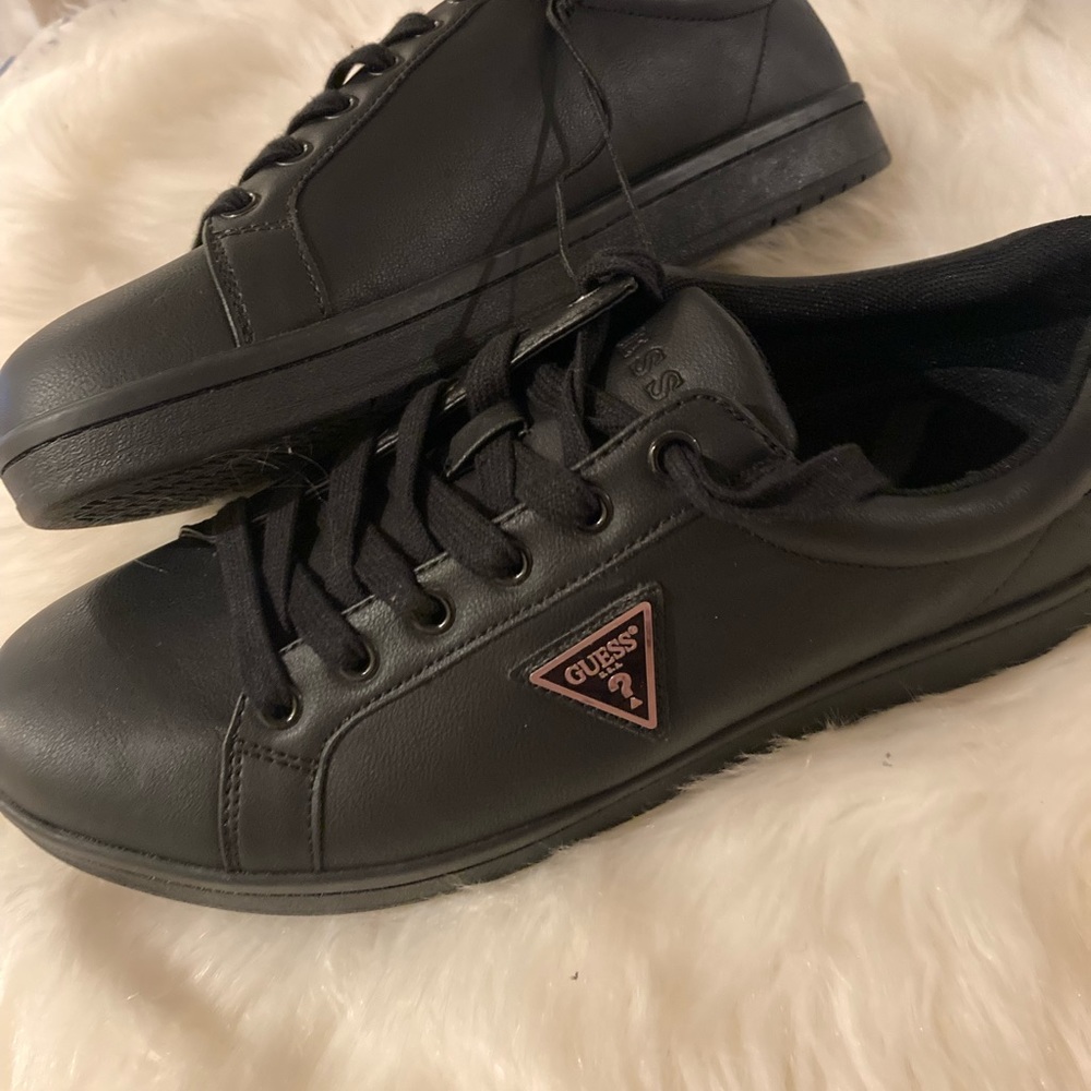 Women guess shoes size 9.5